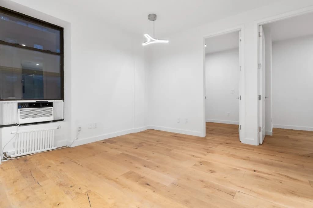503 West 22nd Street, photo 3