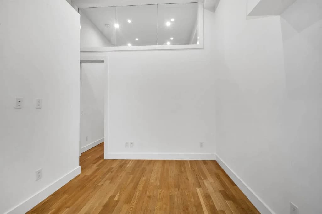 1 bed apartment at 220 East 22nd Street, Unit 01U, Gramercy Park, photo 2 of 11