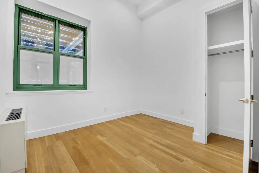 1 bed apartment at 220 East 22nd Street, Unit 01U, Gramercy Park, photo 3 of 11