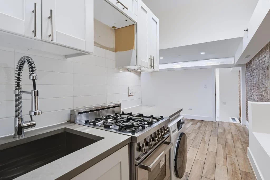 1 bed apartment at 220 East 22nd Street, Unit GLE, Gramercy Park, photo 1 of 11