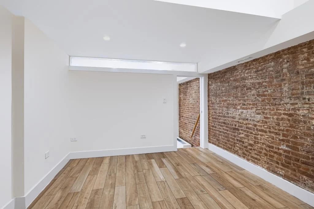 1 bed apartment at 220 East 22nd Street, Unit GLE, Gramercy Park, photo 2 of 11