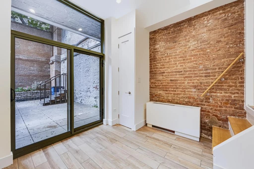 1 bed apartment at 220 East 22nd Street, Unit GLE, Gramercy Park, photo 3 of 11