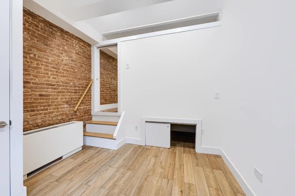 1 bed apartment at 220 East 22nd Street, Unit GLE, Gramercy Park, photo 4 of 11