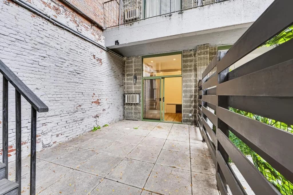 1 bed apartment at 220 East 22nd Street, Unit GLE, Gramercy Park, photo 6 of 11