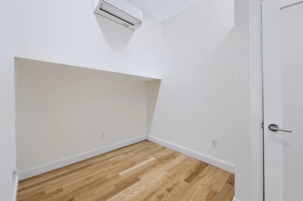 2 bed apartment at 210 East 22nd Street, Unit 0GLC, Gramercy Park, photo 4 of 15