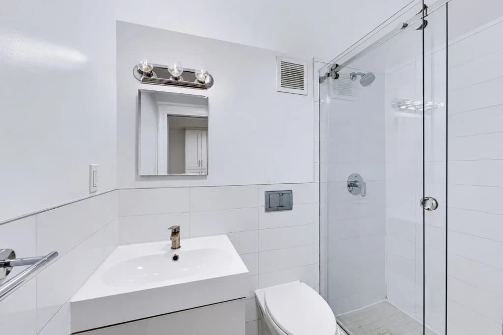 1 bed apartment at 210 East 22nd Street, Unit 0K5, Gramercy Park, photo 6 of 11