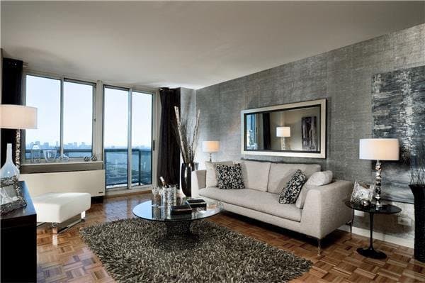 1 bed apartment at 560 West 43rd Street, Unit 22E, Hell's Kitchen, photo 4 of 8