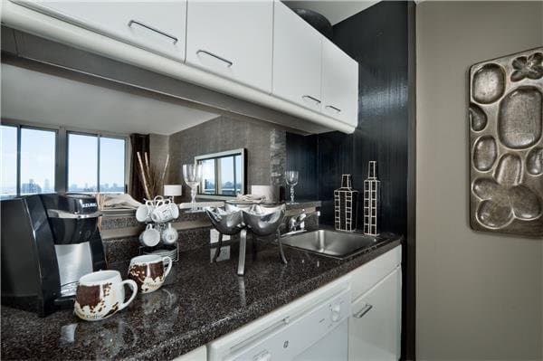 1 bed apartment at 560 West 43rd Street, Unit 22E, Hell's Kitchen, photo 6 of 8