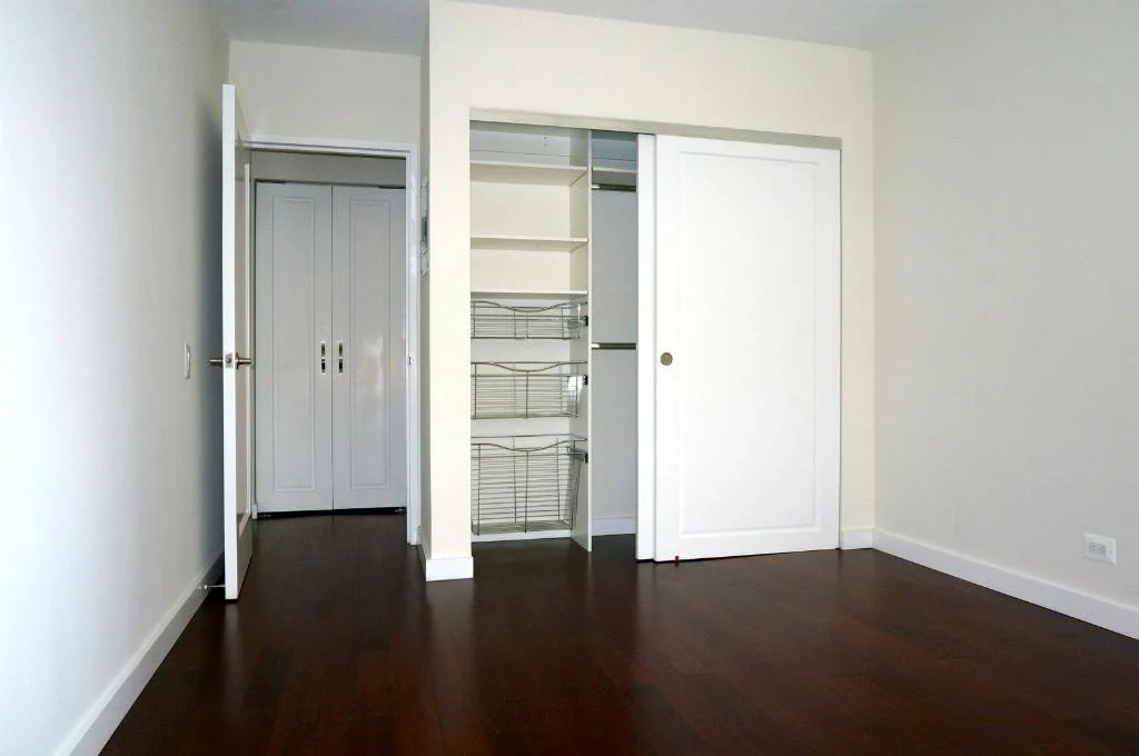 1 bed apartment at 401 East 34th Street, Unit N18L, Murray Hill, photo 5 of 8