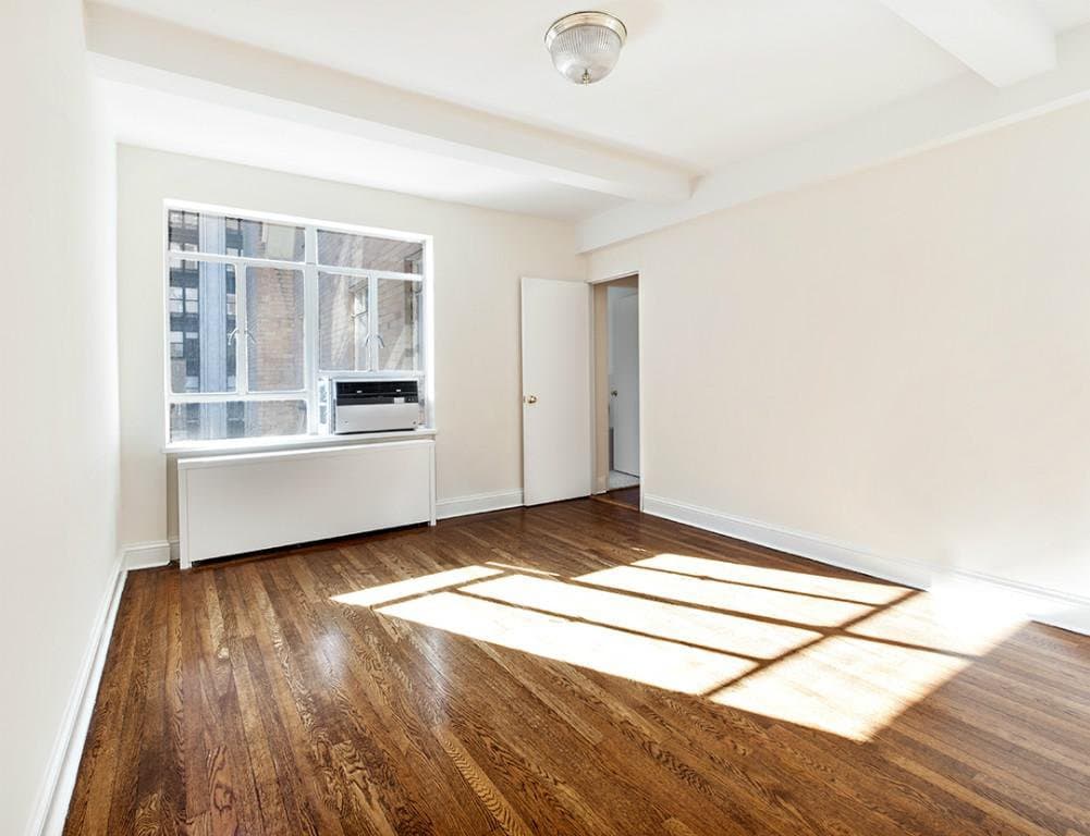 1 bed apartment at 240 Central Park South, Unit 18E, Upper East Side, photo 3 of 7