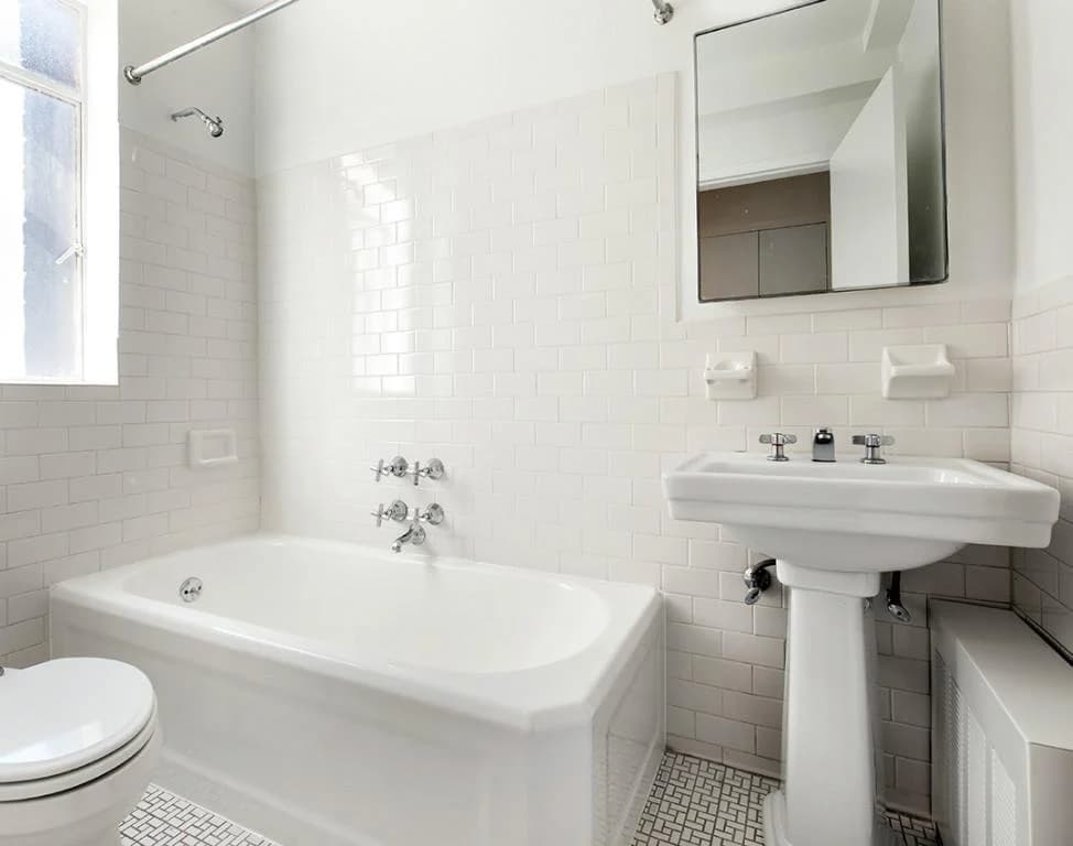 1 bed apartment at 240 Central Park South, Unit 18E, Upper East Side, photo 4 of 7