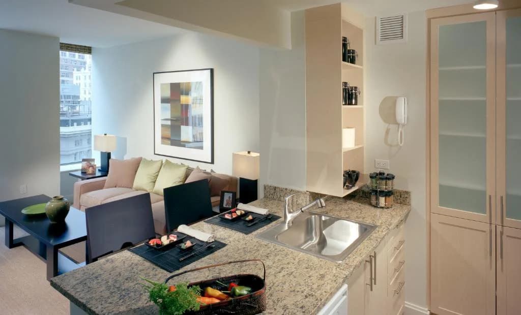 Studio apartment at 10 Hanover Square, Unit 11Q, Financial District, photo 4 of 8