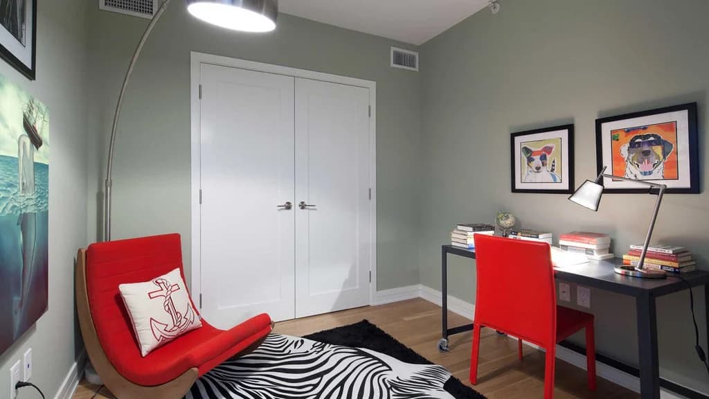 Bedroom with Double Door Closet