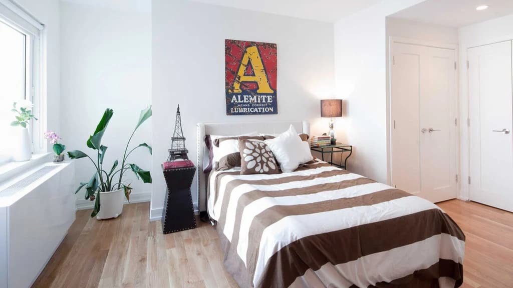Studio with High Ceiling and Spacious Closets