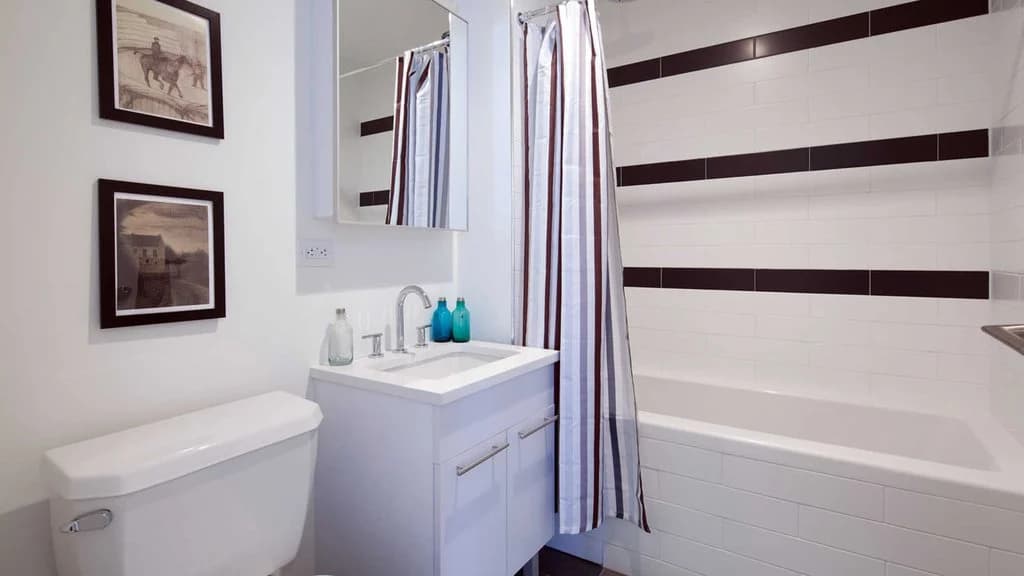 Bathroom with Ceramic Tile