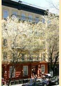 3 Bed apartment at 315 East 81st Street, Unit 5RWPH, Upper East Side, photo 1 of 1