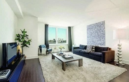 60 Riverside Boulevard, photo 2