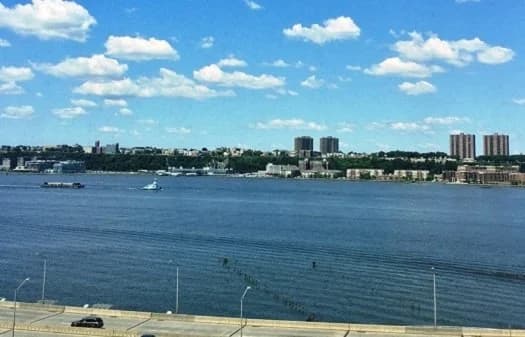 60 Riverside Boulevard, photo 4