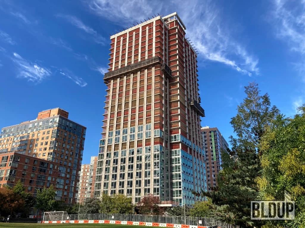 Studio apartment at 430 Main Street, Unit 17N, Roosevelt Island, photo 1 of 1