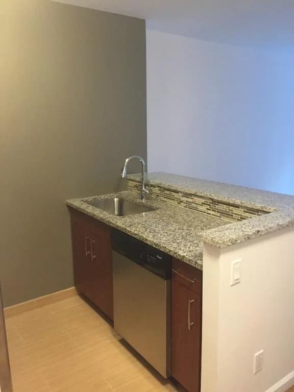 Studio apartment at 120 West 21st Street, Unit 318, Chelsea, photo 4 of 8