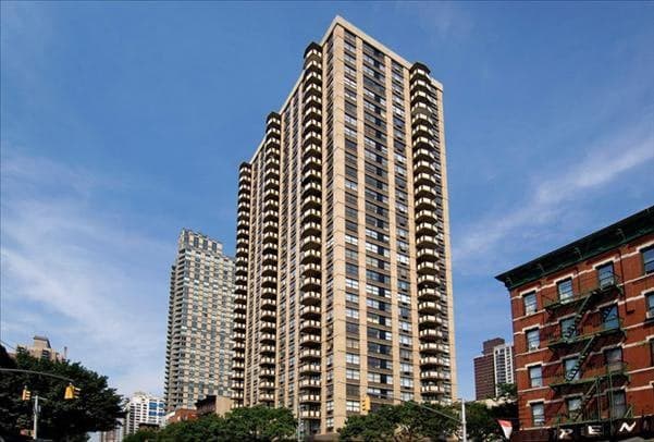 303 East 83rd Street, photo 2