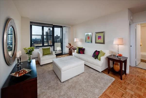 303 East 83rd Street, photo 4
