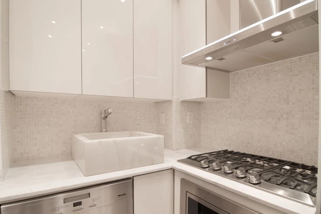1 bed apartment at 145 West 58th Street, Unit 7M, Midtown West, photo 6 of 9