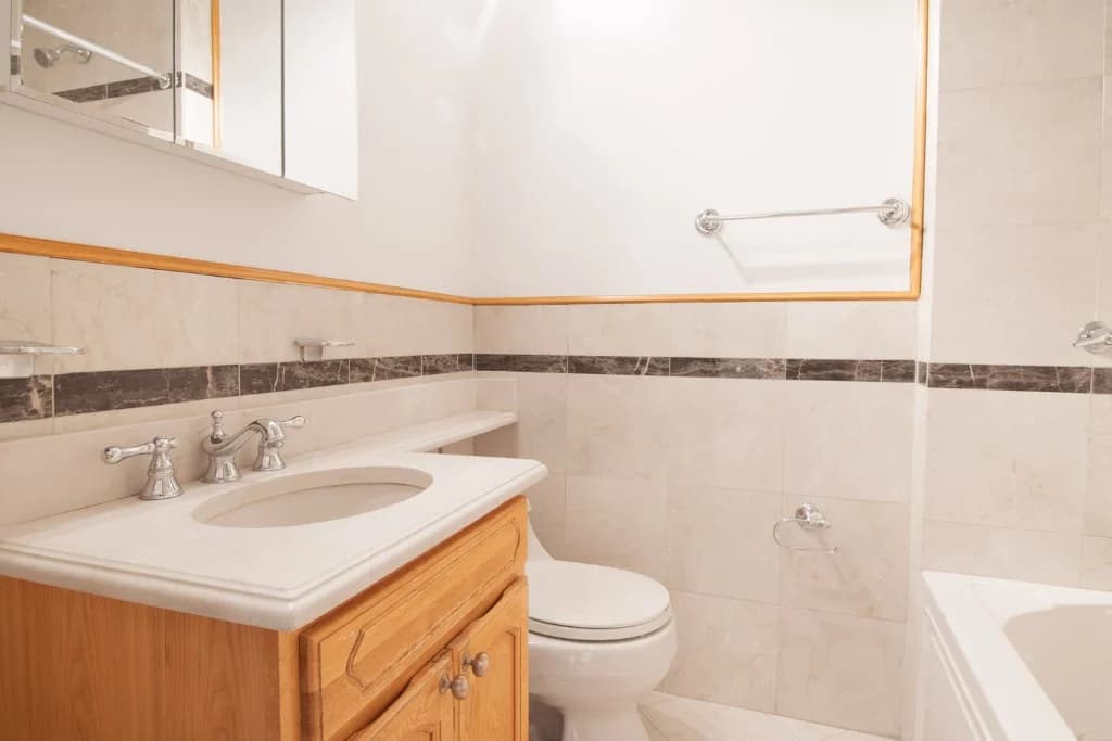 1 bed apartment at 145 West 58th Street, Unit 7M, Midtown West, photo 8 of 9