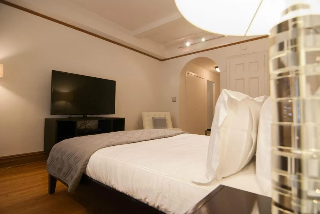 Studio apartment at 145 West 58th Street, Unit 3L, Midtown West, photo 1 of 5