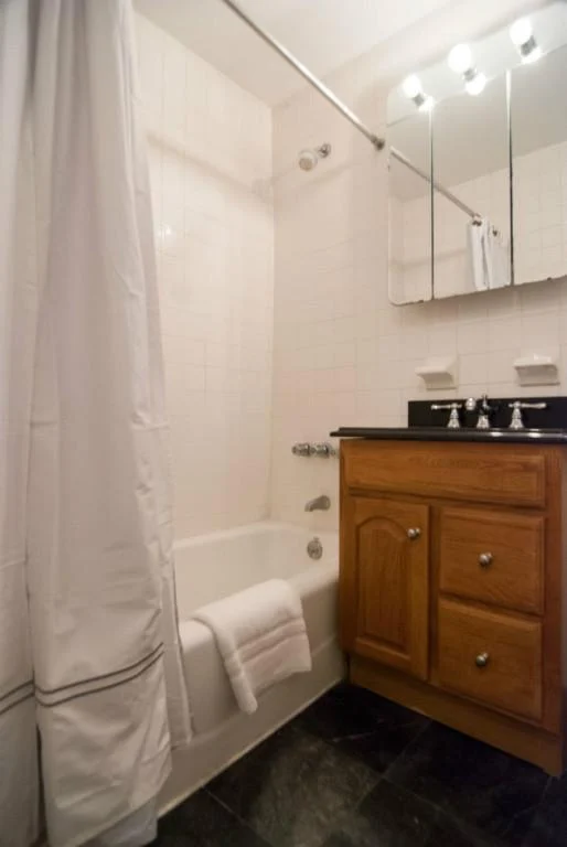 Studio apartment at 145 West 58th Street, Unit 3L, Midtown West, photo 4 of 5