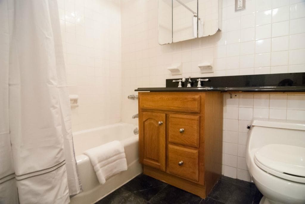 Studio apartment at 145 West 58th Street, Unit 3L, Midtown West, photo 5 of 5