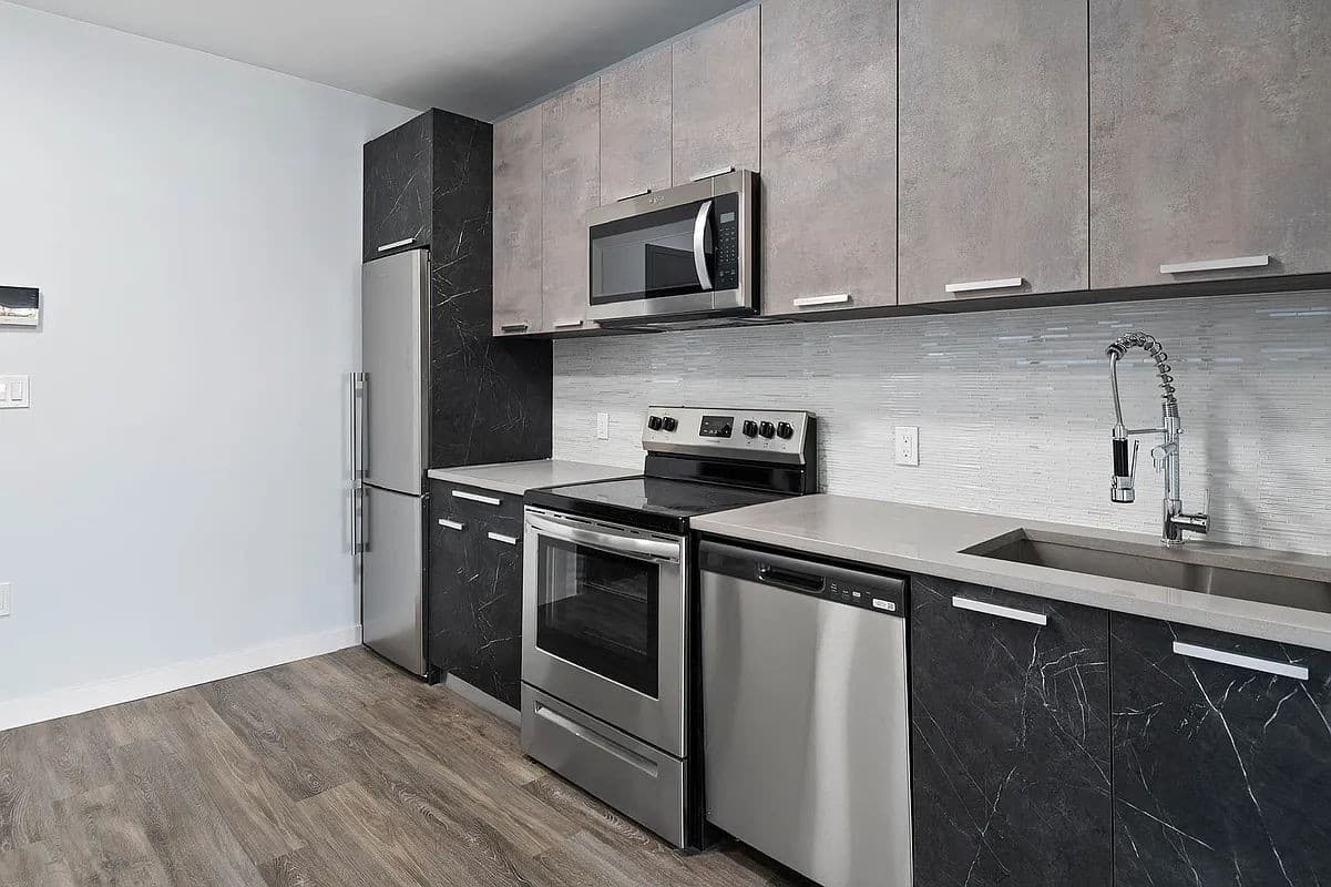2733 East 12th Street, photo 3