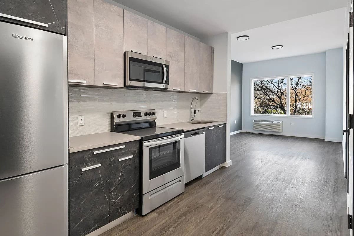 2733 East 12th Street, photo 4