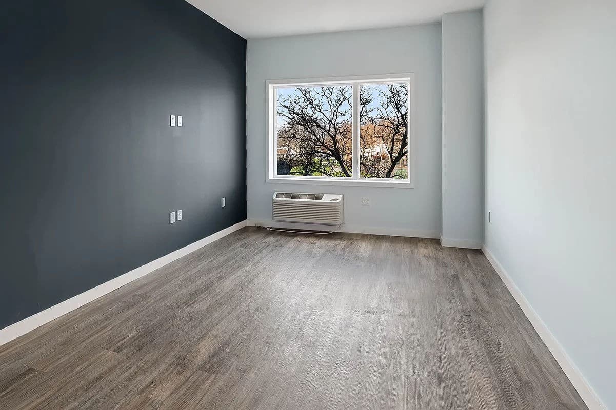 2733 East 12th Street, photo 2