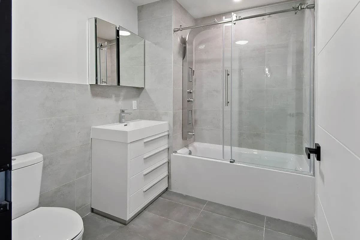 2733 East 12th Street, photo 5