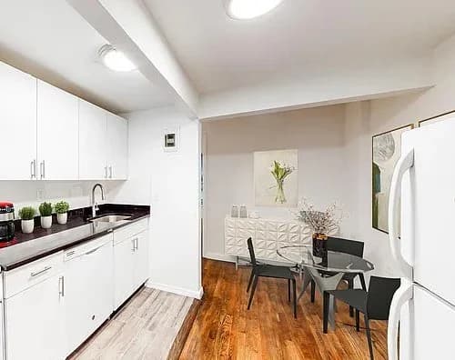 594 Third Avenue, photo 3