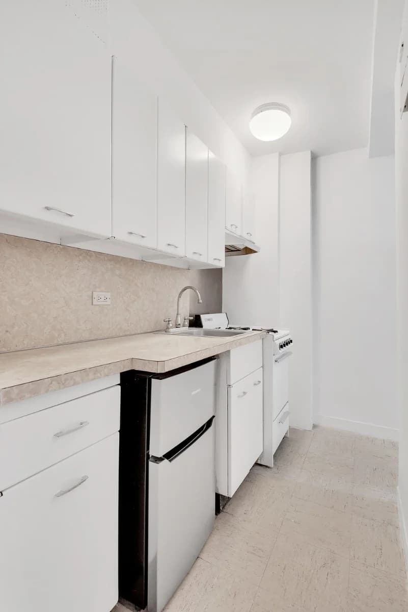 245 East 72nd Street, photo 5