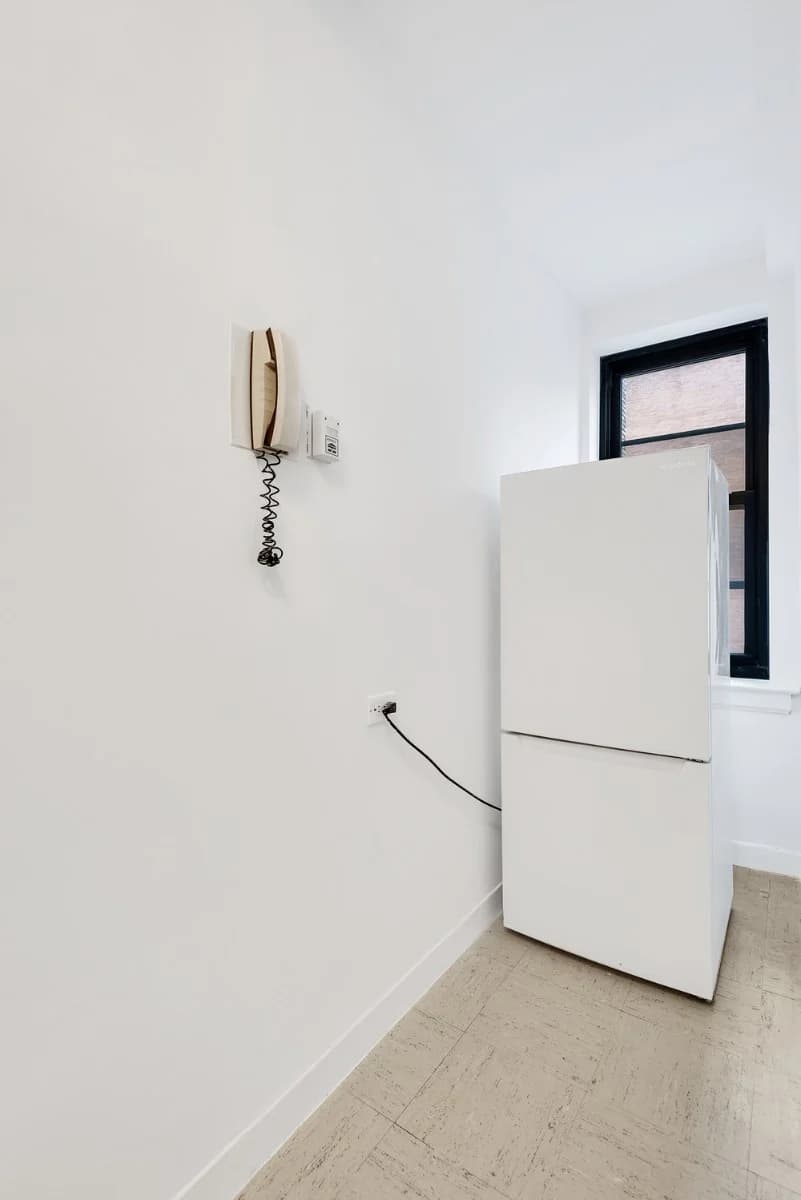 Studio apartment at 245 East 72nd Street, Unit 8H, Upper East Side, photo 6 of 9