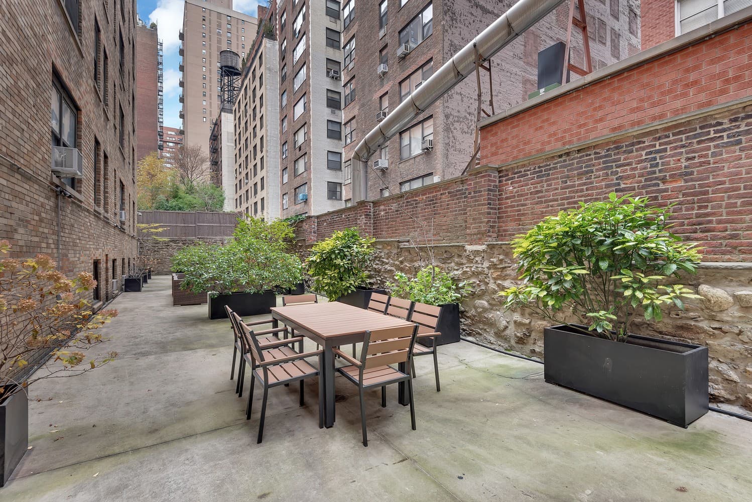 Studio apartment at 245 East 72nd Street, Unit 8H, Upper East Side, photo 8 of 9