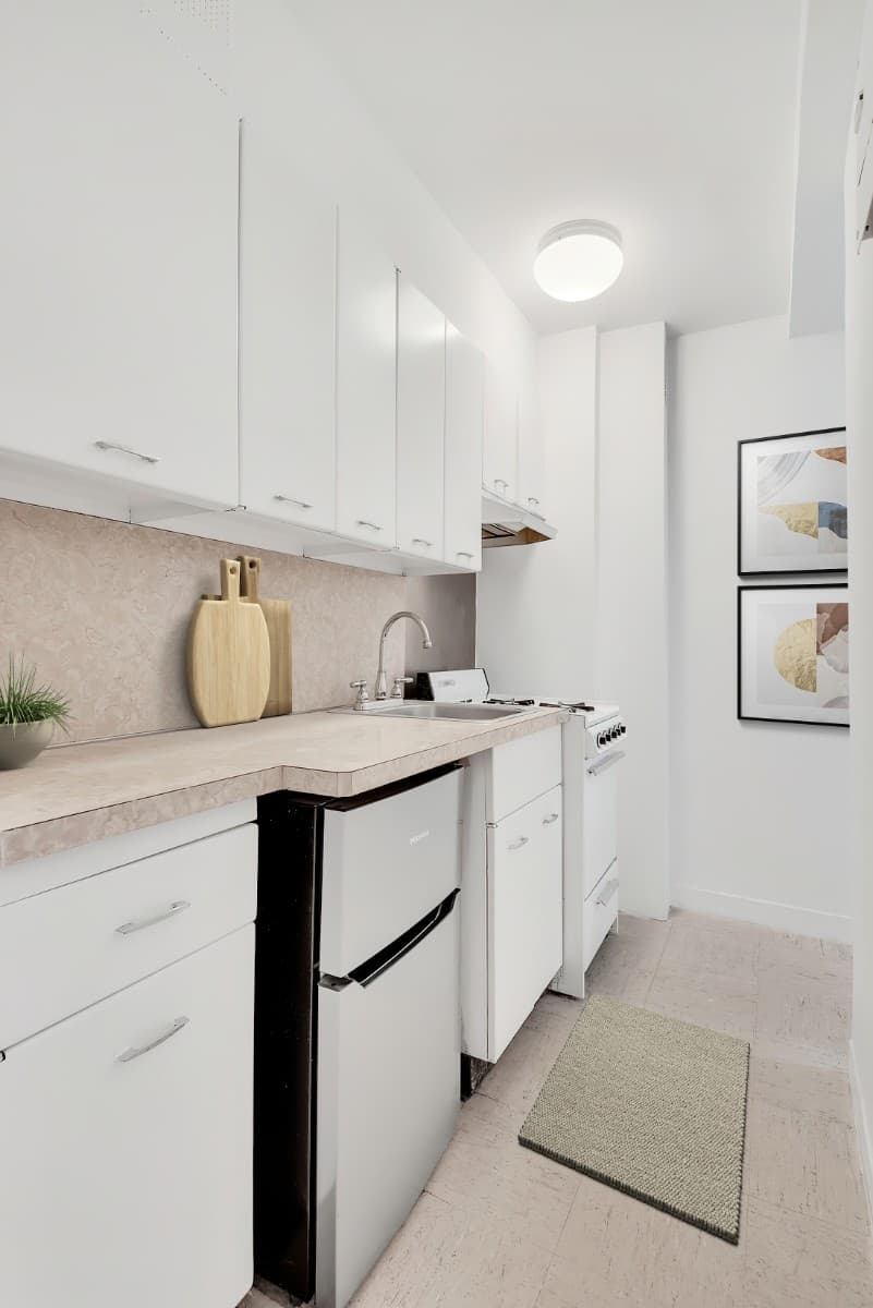 245 East 72nd Street, photo 2