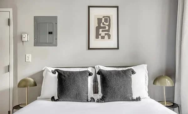 Studio apartment at 17 Gay Street, Unit 4, West Village, photo 2 of 5