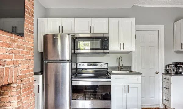 Studio apartment at 17 Gay Street, Unit 4, West Village, photo 3 of 5