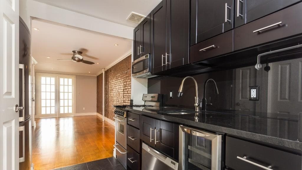 118 East 7th Street, photo 5