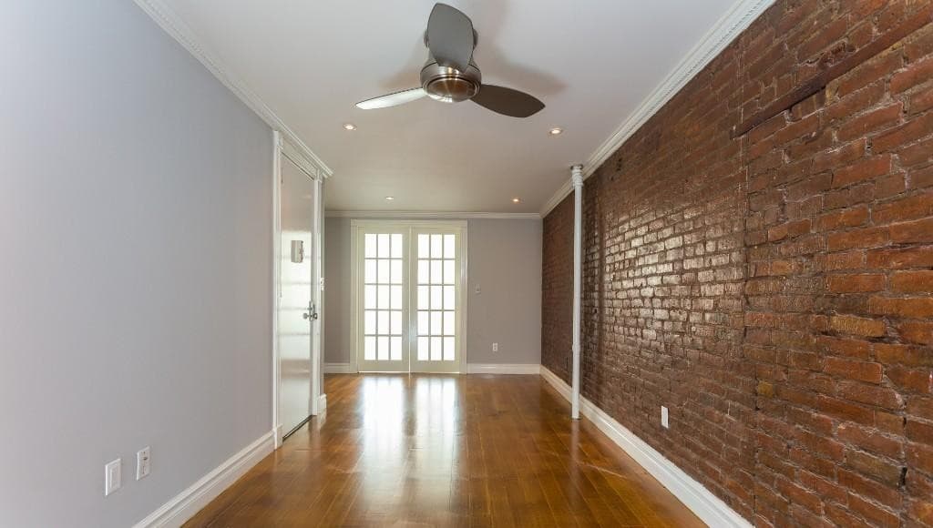 118 East 7th Street, photo 4