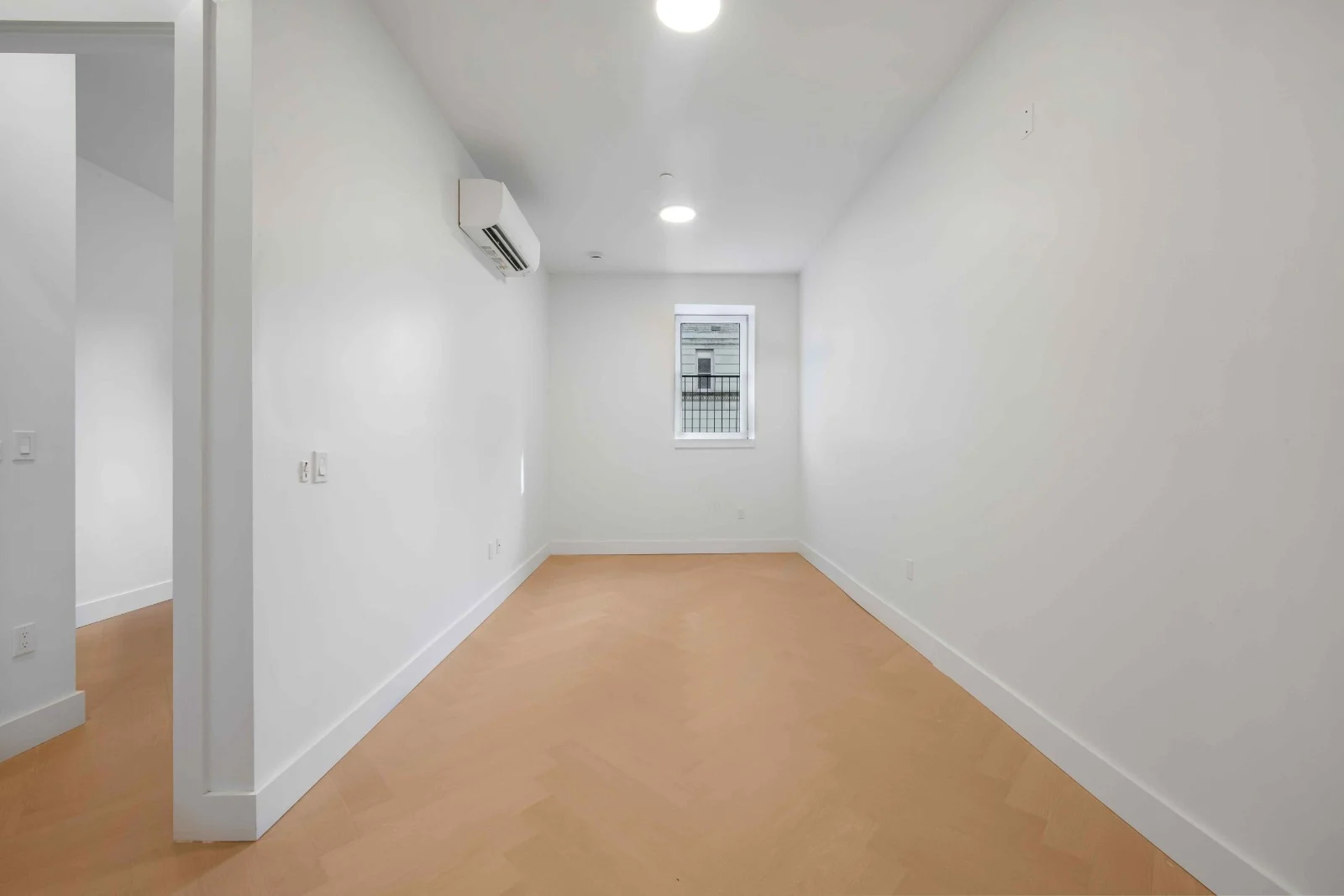 321 East 17th Street, photo 3