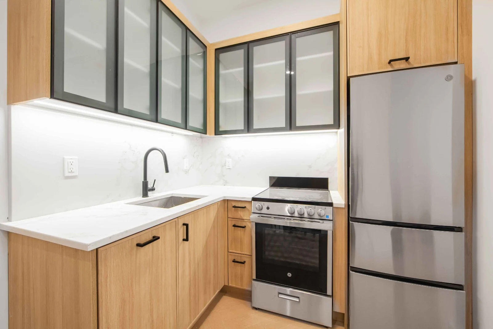 321 East 17th Street, photo 4