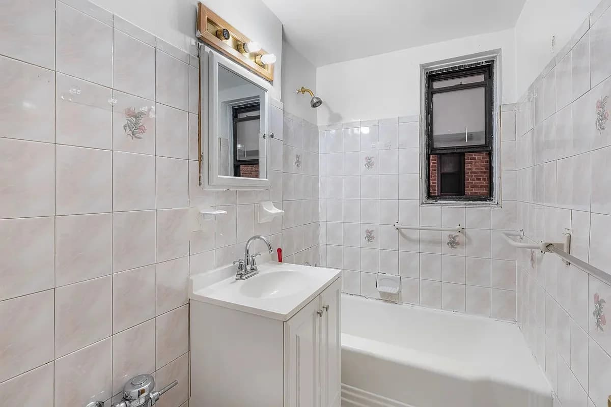 Studio apartment at 88-30 182nd Street, Unit 1E, Jamaica, photo 9 of 13