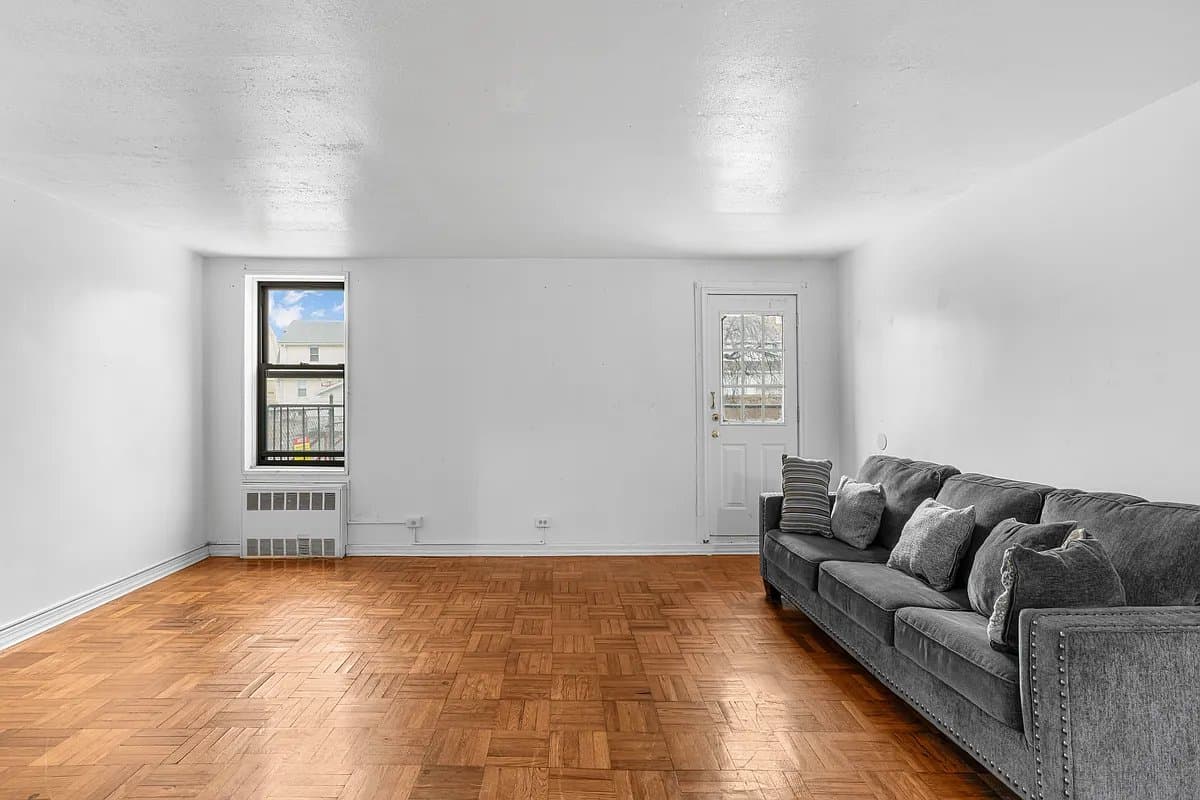 88-30 182nd Street, photo 3