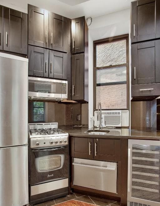 246 Mott Street, photo 4