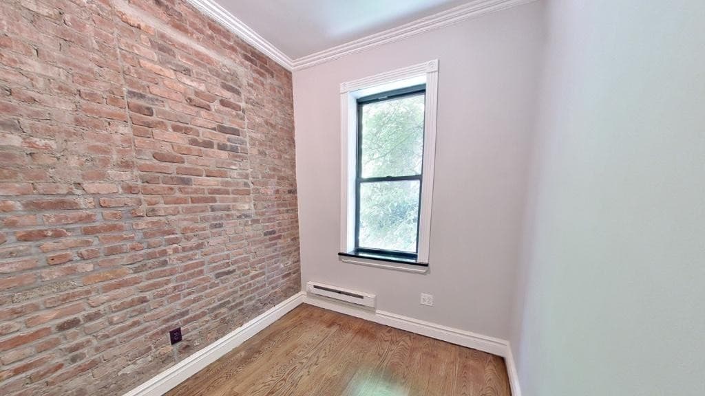 230 East 32nd Street, photo 3